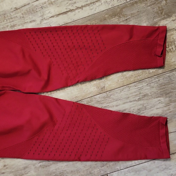 Fabletics Cropped Leggings Yoga Pants - Picture 8 of 11